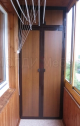 шкаф коричневый с антресолями на балкон
