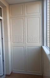 Шкаф белый с фрезерованными дверями