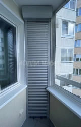 шкаф на балкон угловой с ролетой серого цвета